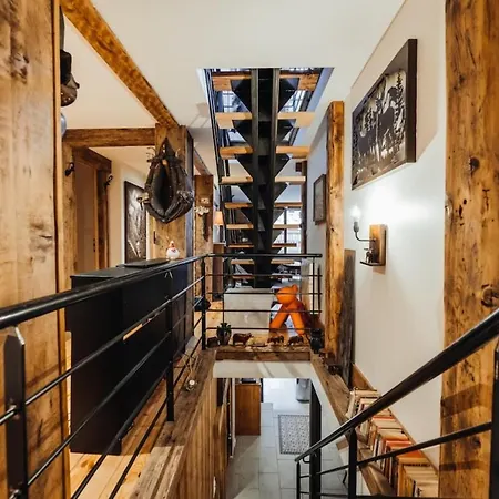 With 4 Bedrooms 4 Bathrooms Private Parking Sauna Terrace 4*
