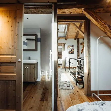 With 4 Bedrooms 4 Bathrooms Private Parking Sauna Terrace Szálloda