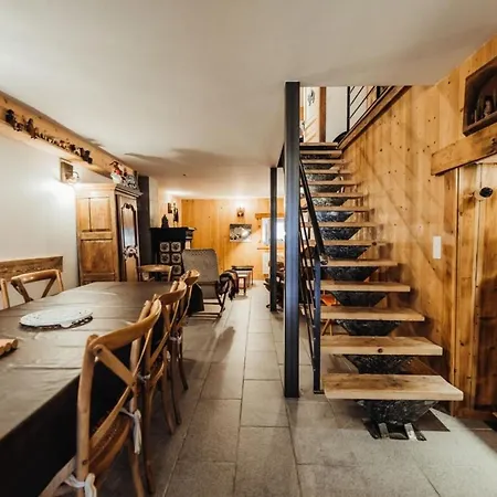 With 4 Bedrooms 4 Bathrooms Private Parking Sauna Terrace