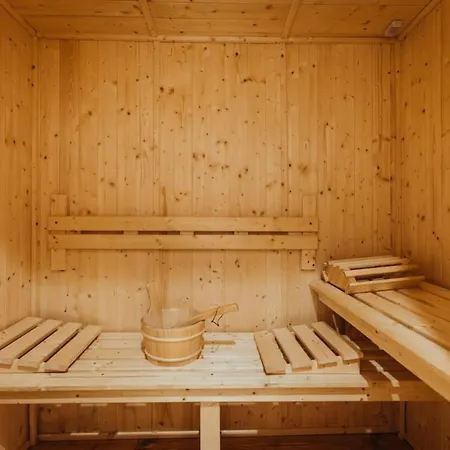 With 4 Bedrooms 4 Bathrooms Private Parking Sauna Terrace Szálloda