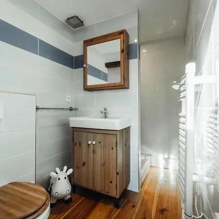 With 4 Bedrooms 4 Bathrooms Private Parking Sauna Terrace Szálloda
