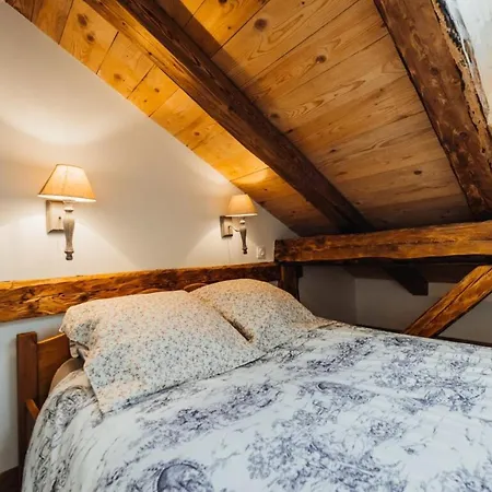 With 4 Bedrooms 4 Bathrooms Private Parking Sauna Terrace 4*