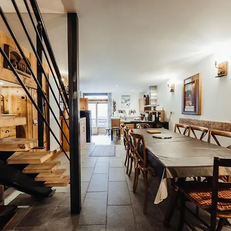 With 4 Bedrooms 4 Bathrooms Private Parking Sauna Terrace 4*