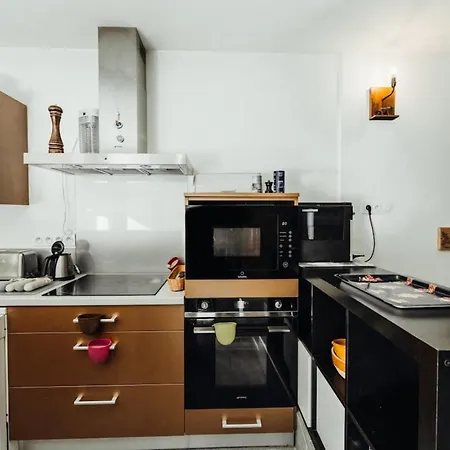 With 4 Bedrooms 4 Bathrooms Private Parking Sauna Terrace 호텔 4*