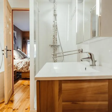 With 4 Bedrooms 4 Bathrooms Private Parking Sauna Terrace 4* 샤모니