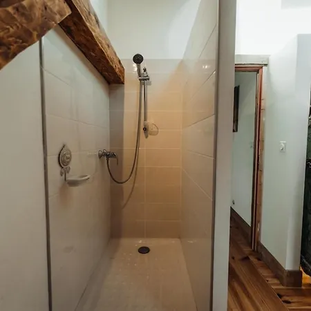 With 4 Bedrooms 4 Bathrooms Private Parking Sauna Terrace 호텔
